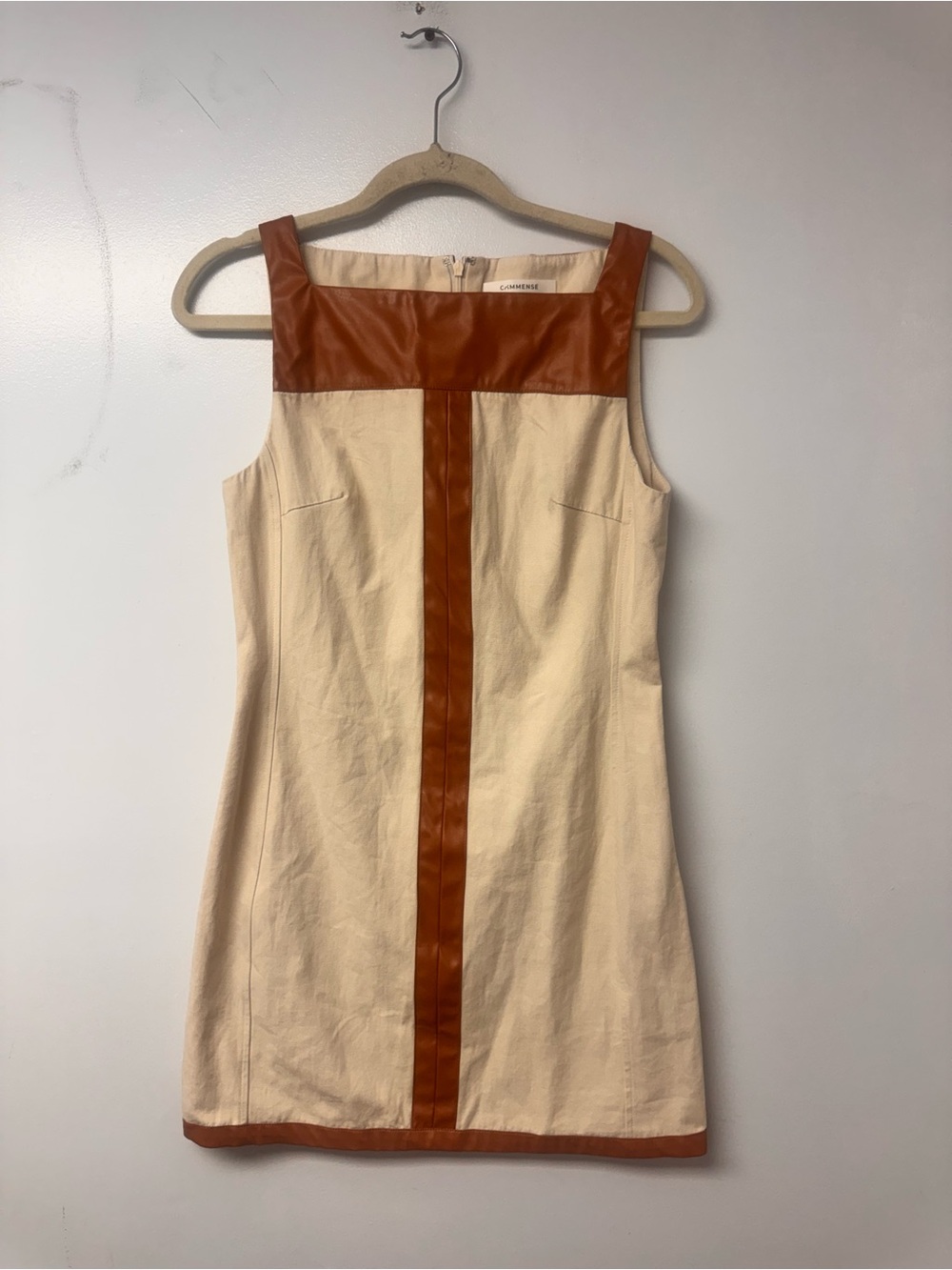 COMMENSE Contrast Binding Faux Leather Shift Mini Dress S Cream Brown Mod B9 - Picture 3 of 8